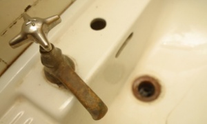 rusty drain and sink nozzel